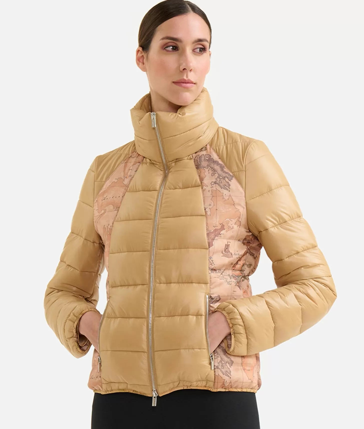 Alviero martini 1a classe Piumino corto in nylon leggero lucido con inserti Geo Classic Cammello Promozione